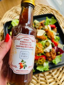 Organic rosehip-flavored gourmet vinegar